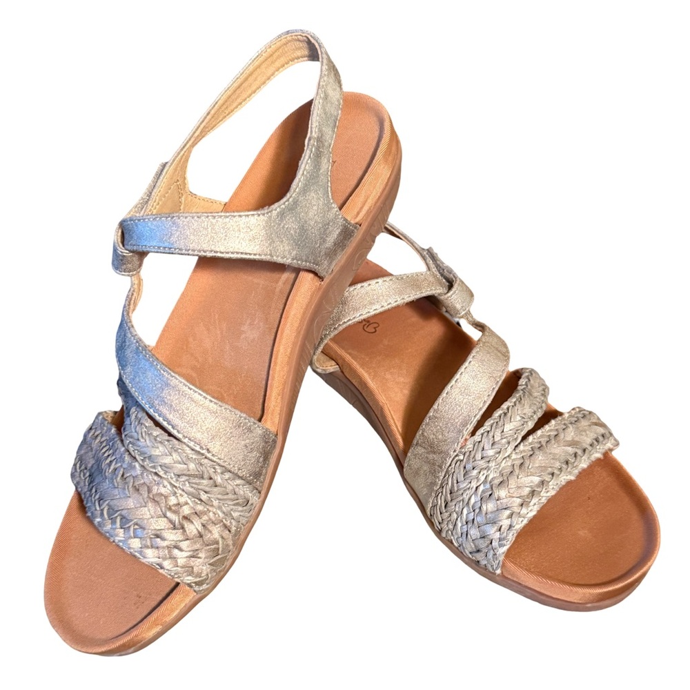 Baretraps EUC Sz 8.5 Jalen Silver Strappy Sandals
Man Made Materials (SH181) - Picture 3 of 11